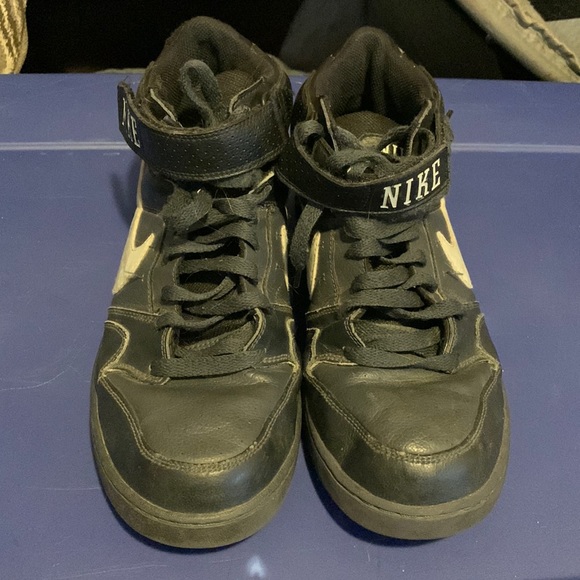 Size 11 Mens Nike Basketball Shoes - Picture 1 of 3